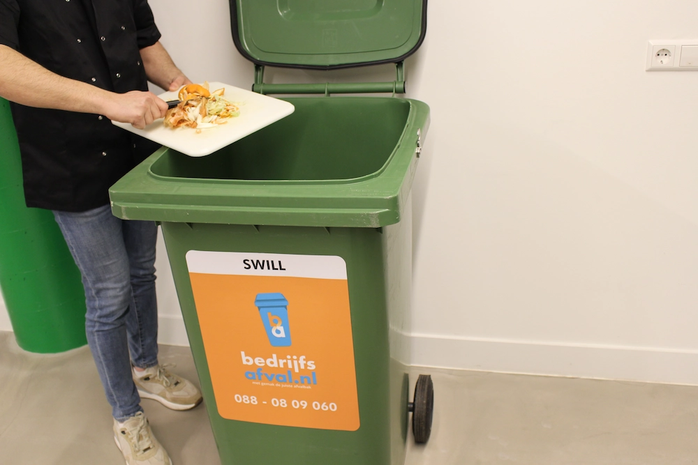 swill afval weggooien in swillcontainer bedrijfsafval
